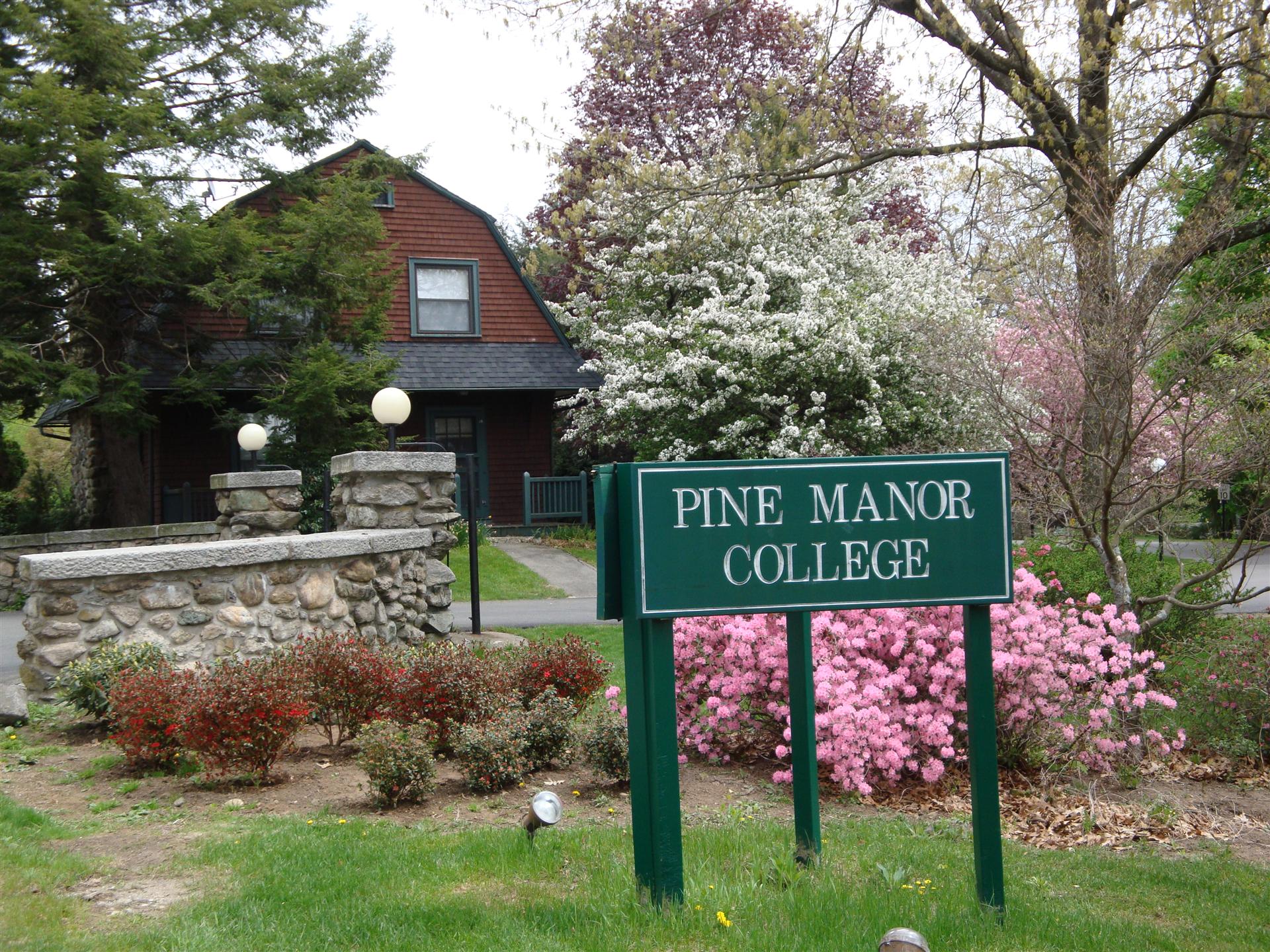 Cursos de Inglés en Pine Manor College ELI Boston | WelcomeAbroad | Estudiar Idiomas en el Extranjero